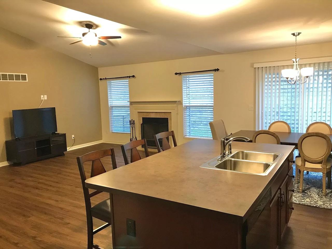 107 San Marino Pkwy - Photo 2 of 11