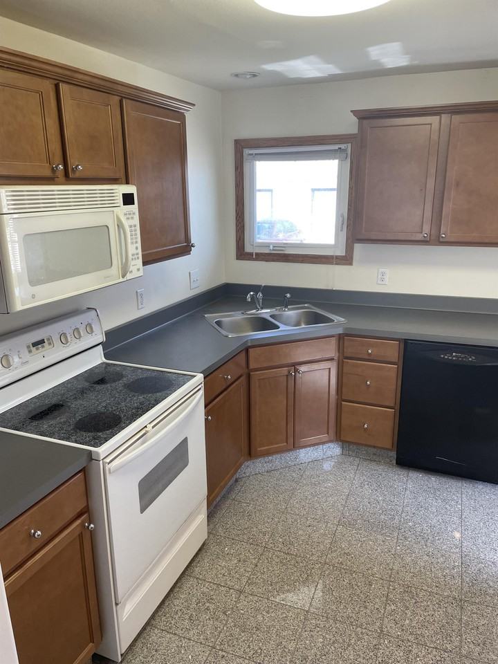 2087 Colony Ct #C - Photo 2 of 6
