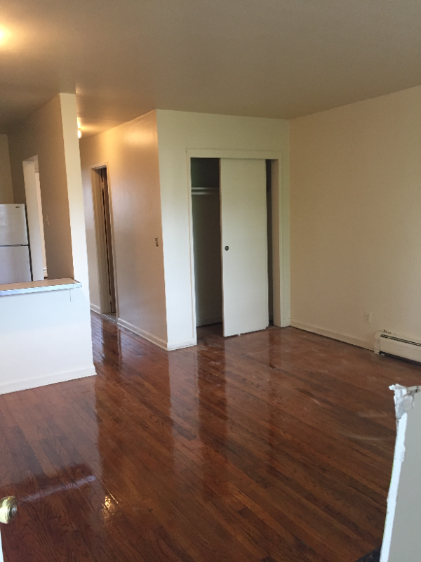 538 West 7th Street - Photo 3 of 7