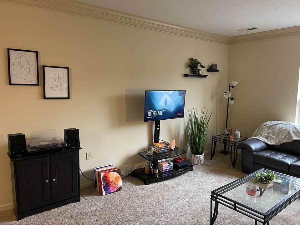 331 Frankfort Sq #331 - Photo 3 of 13