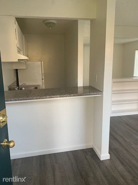 Stockdale Pines Apartments 5301 Lennox Ave, Bakersfield, CA 93309