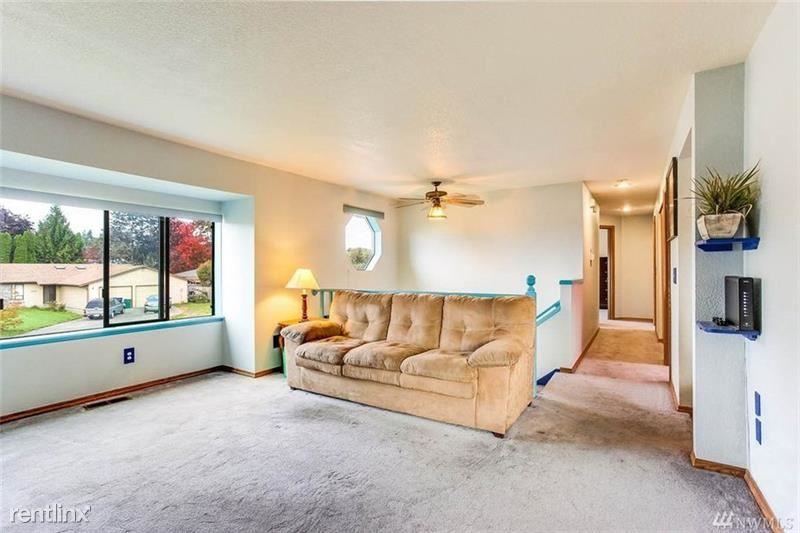 329 Hawthorne Ave S - Photo 3 of 14