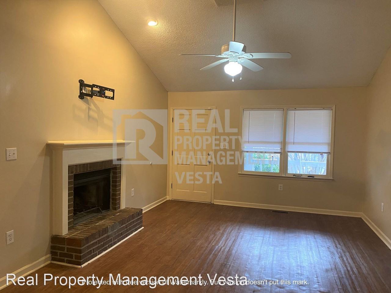 402 Steeplechase - Photo 2 of 10