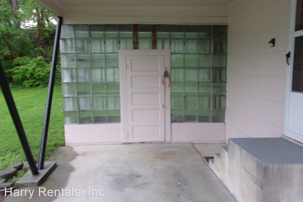 327 Larimer Ln - Photo 2 of 11