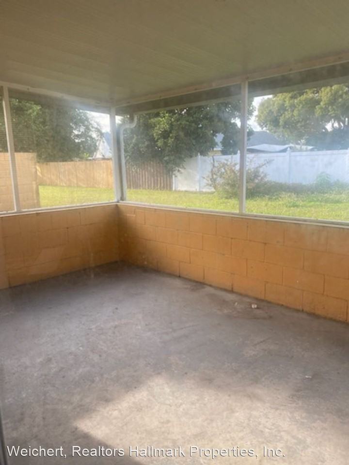 3175 Sea Venture St - Photo 2 of 6