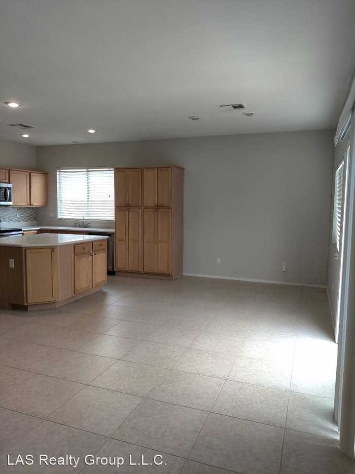4724 S Adriano Way - Photo 3 of 23