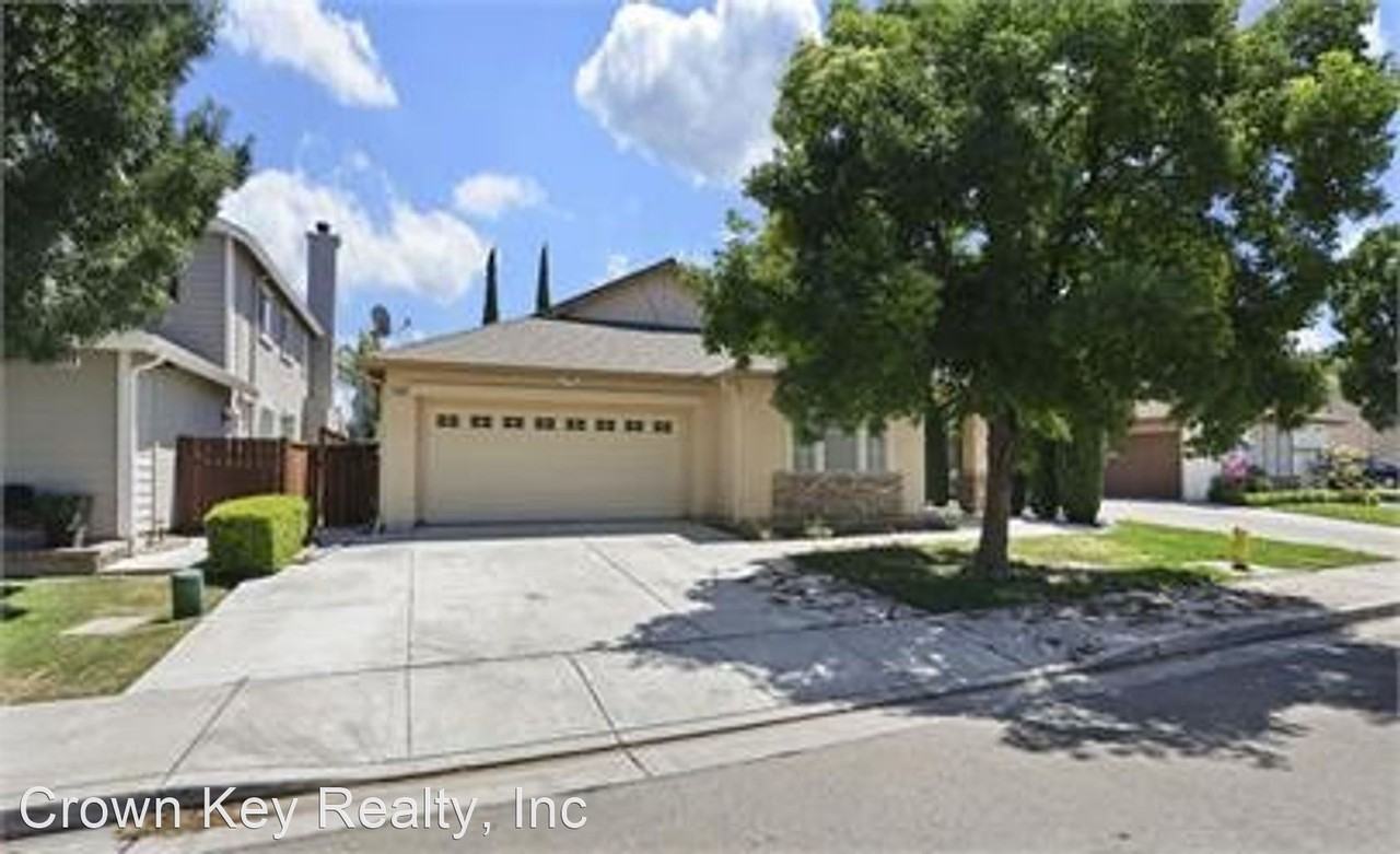 1844 Oswego Ct - Photo 2 of 36