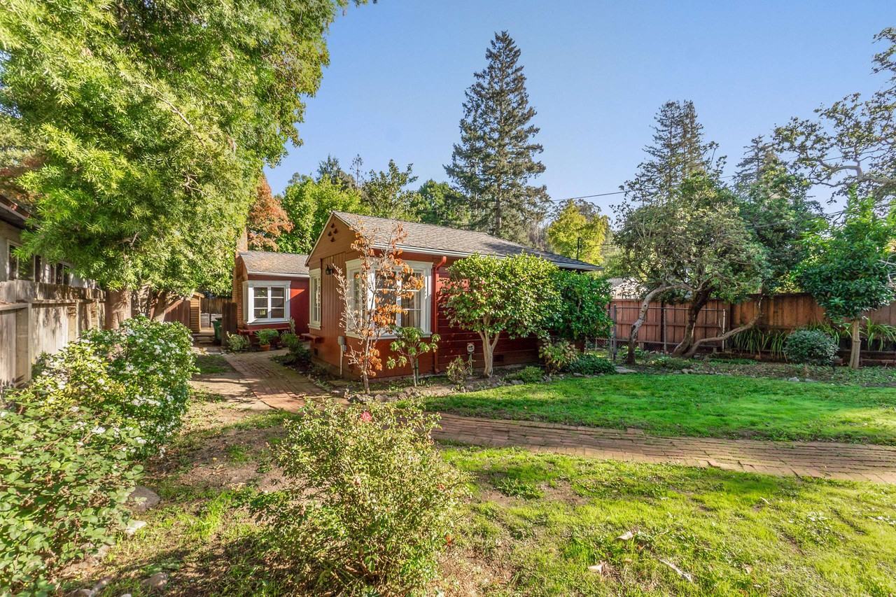 1400 Fernwood Dr - Photo 3 of 35