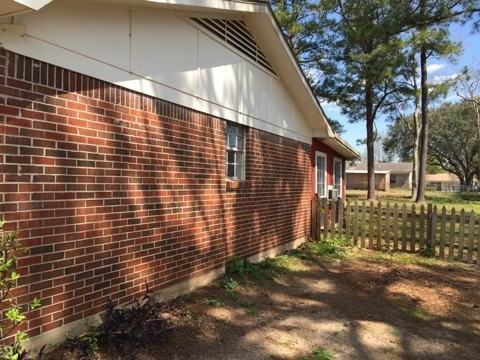 4801 Emerald Dr W - Photo 3 of 16