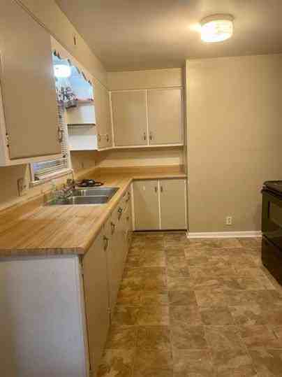 4327 Southern Boulevard - Photo 2 of 10