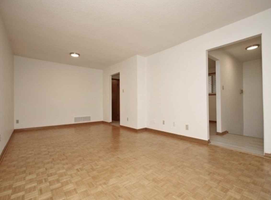 19 John Lindsay Crt - Photo 3 of 3