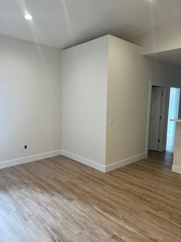 607 Court Yard Lane - Photo 3 of 14