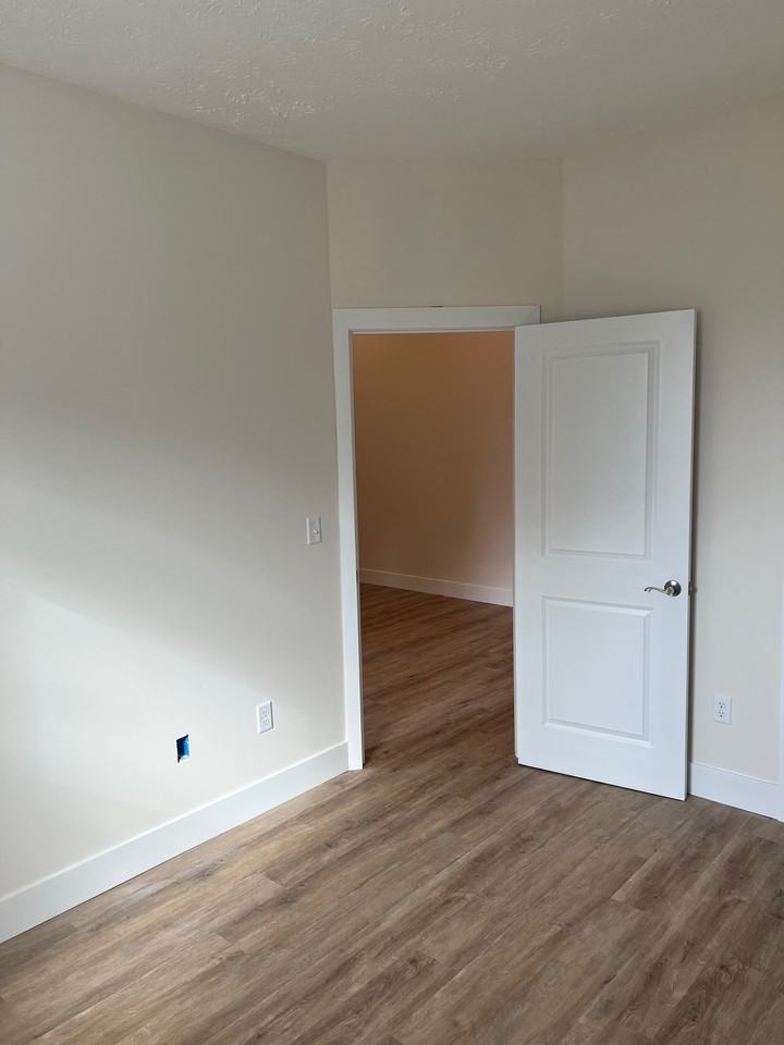 607 Court Yard Lane - Photo 5 of 14