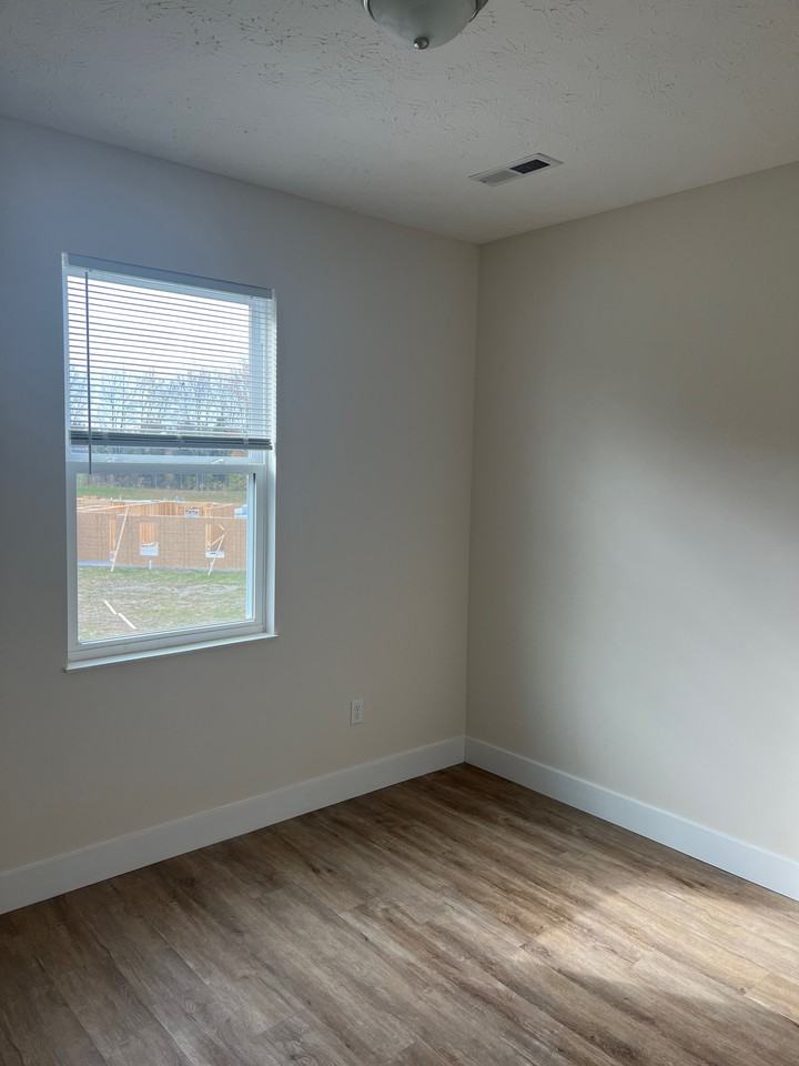 607 Court Yard Lane - Photo 7 of 14