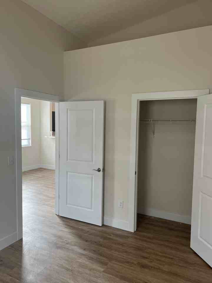 201 Court Yard Lane - Photo 5 of 15