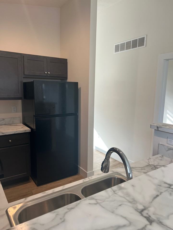 201 Court Yard Lane - Photo 7 of 15