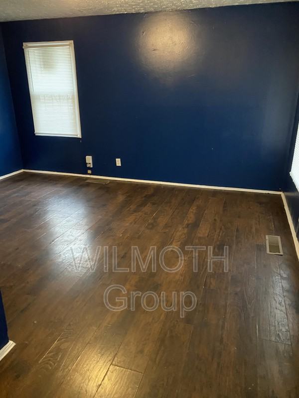 2924 N Euclid Ave - Photo 2 of 8