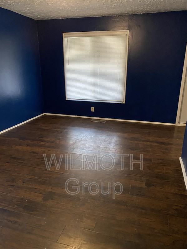 2924 N Euclid Ave - Photo 3 of 8
