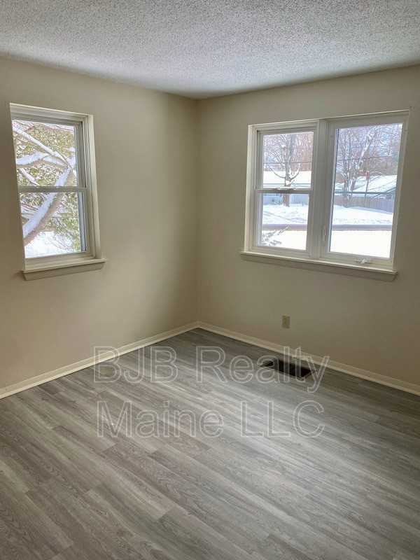 395 Lisbon St #13 - Photo 7 of 10