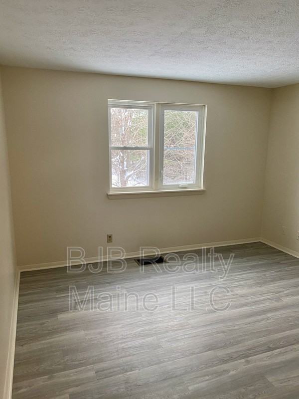 395 Lisbon St #13 - Photo 4 of 10