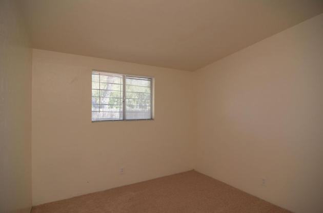 653 East Lee Street - Photo 3 of 5