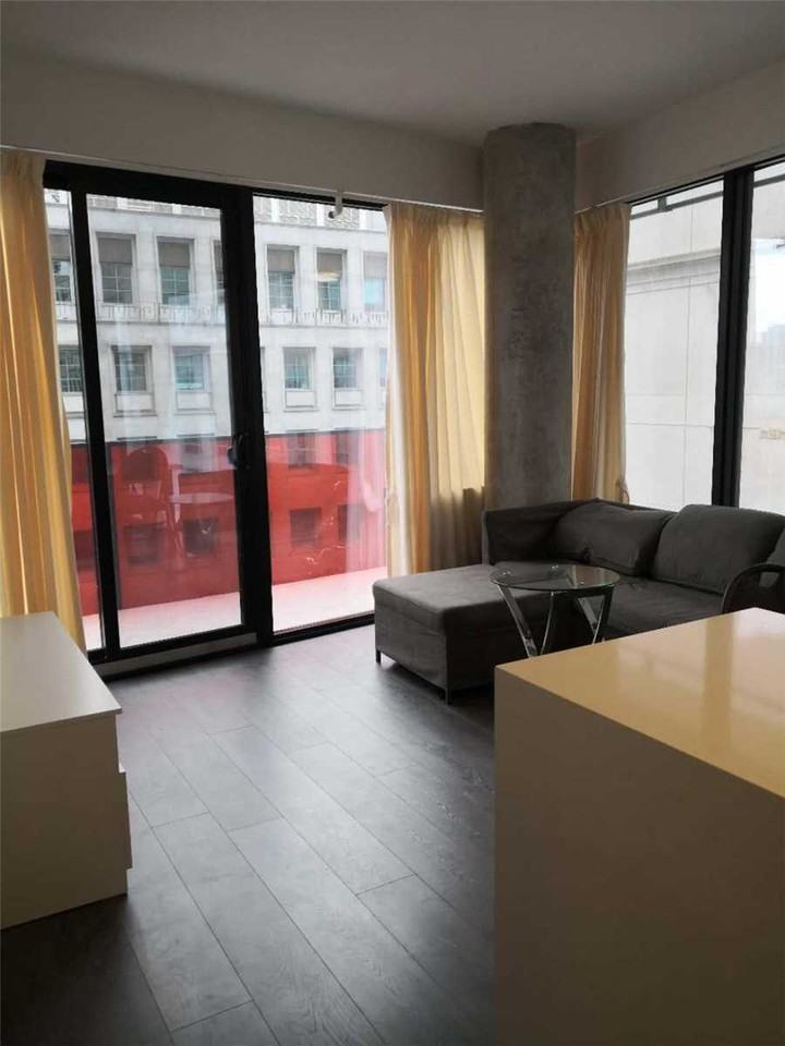 215 Queen Street West #811