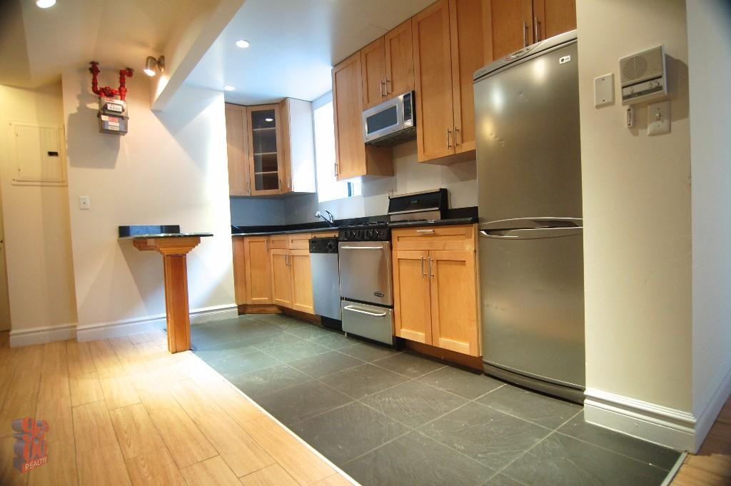 E 18th St #LA - Photo 2 of 7