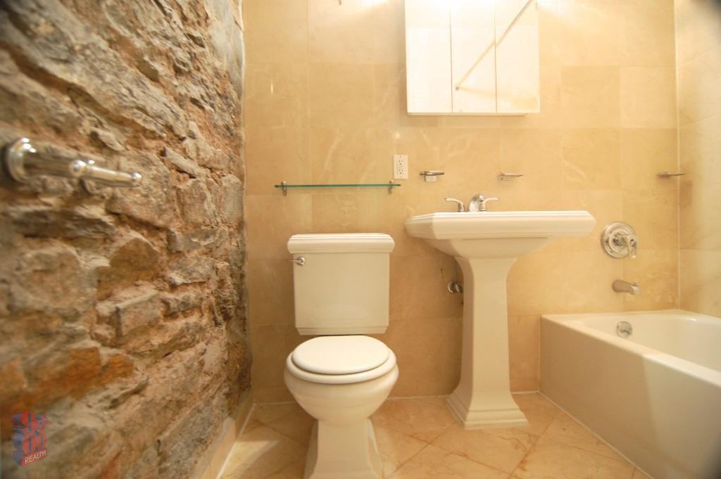 E 18th St #LA - Photo 5 of 7