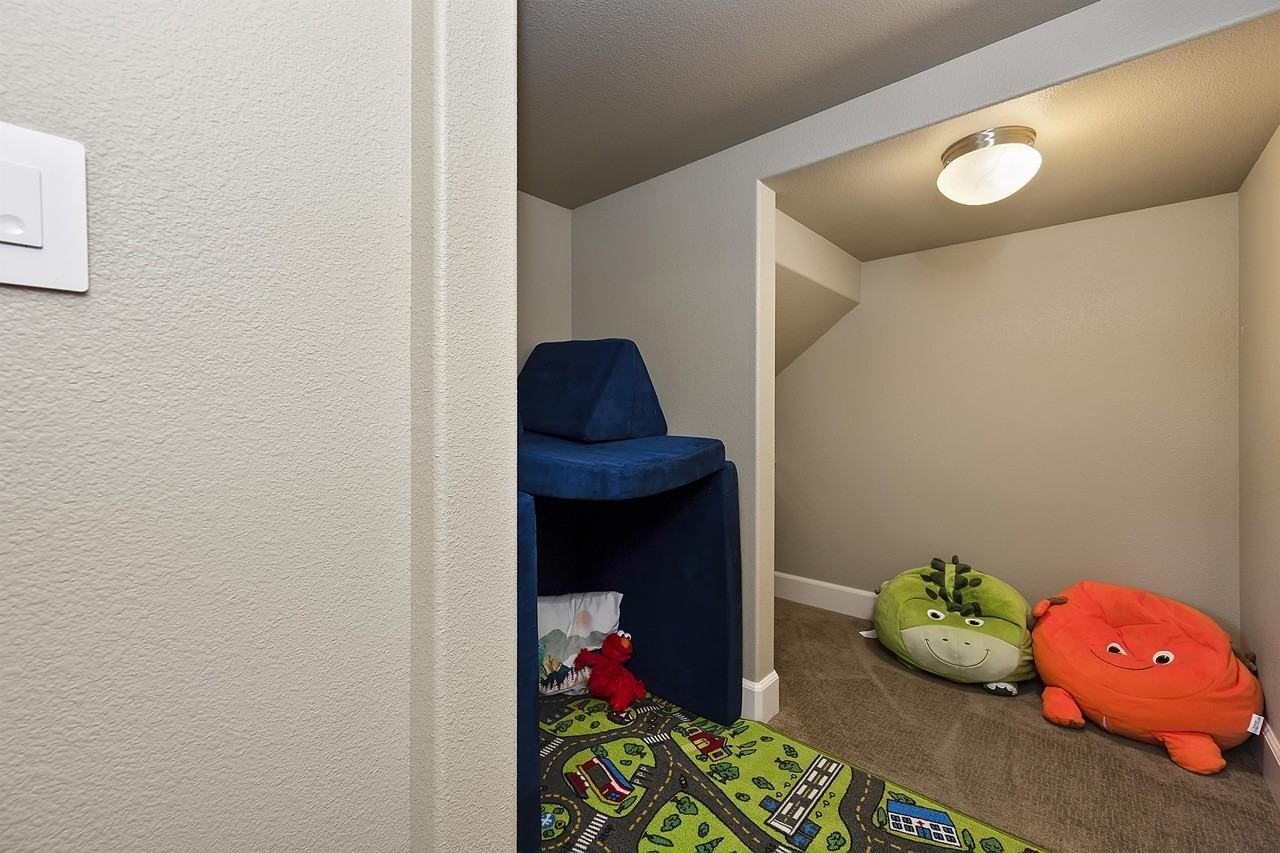 691 W Cagney St #1 - Photo 6 of 41