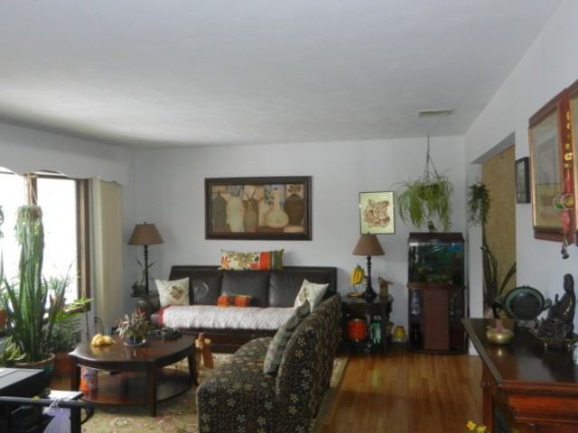 415 Birchtree Ln - Photo 3 of 19