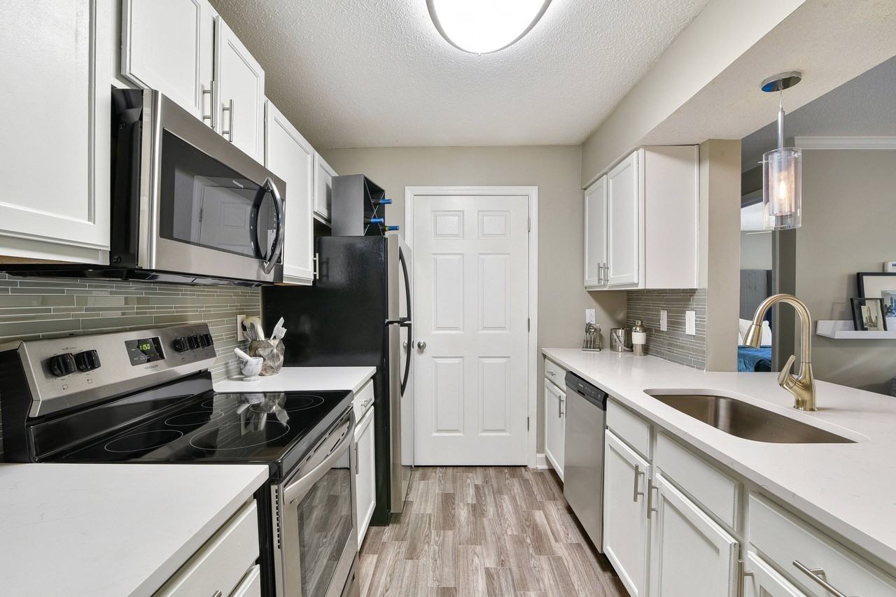 Halston Riverside 1000 Duluth Hwy, Lawrenceville, GA 30043