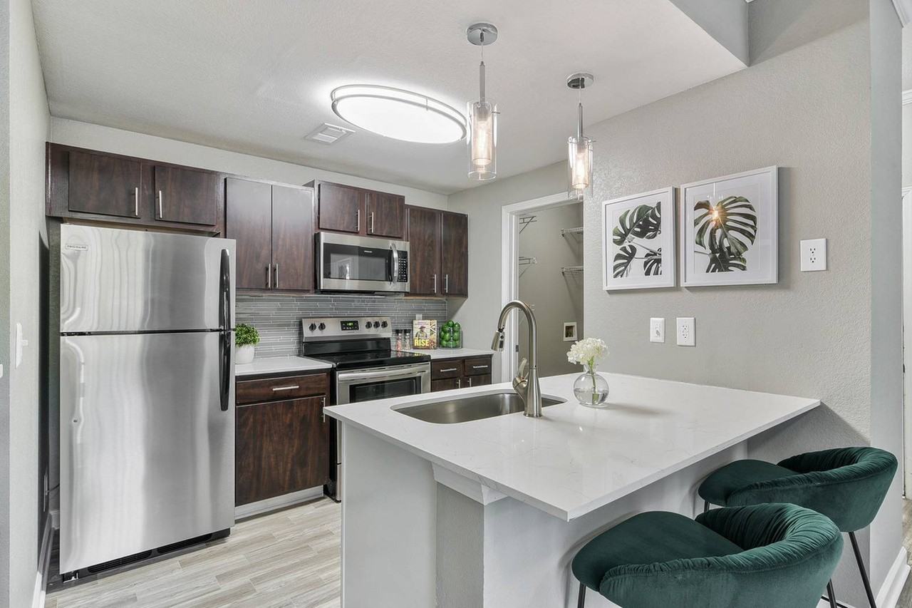 Halston Riverside - Photo 6 of 98