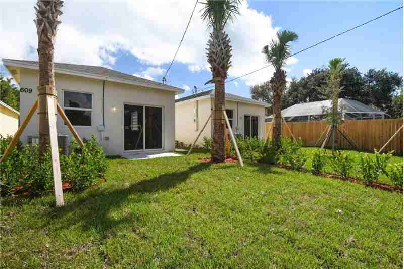 607 N F St - Photo 2 of 17