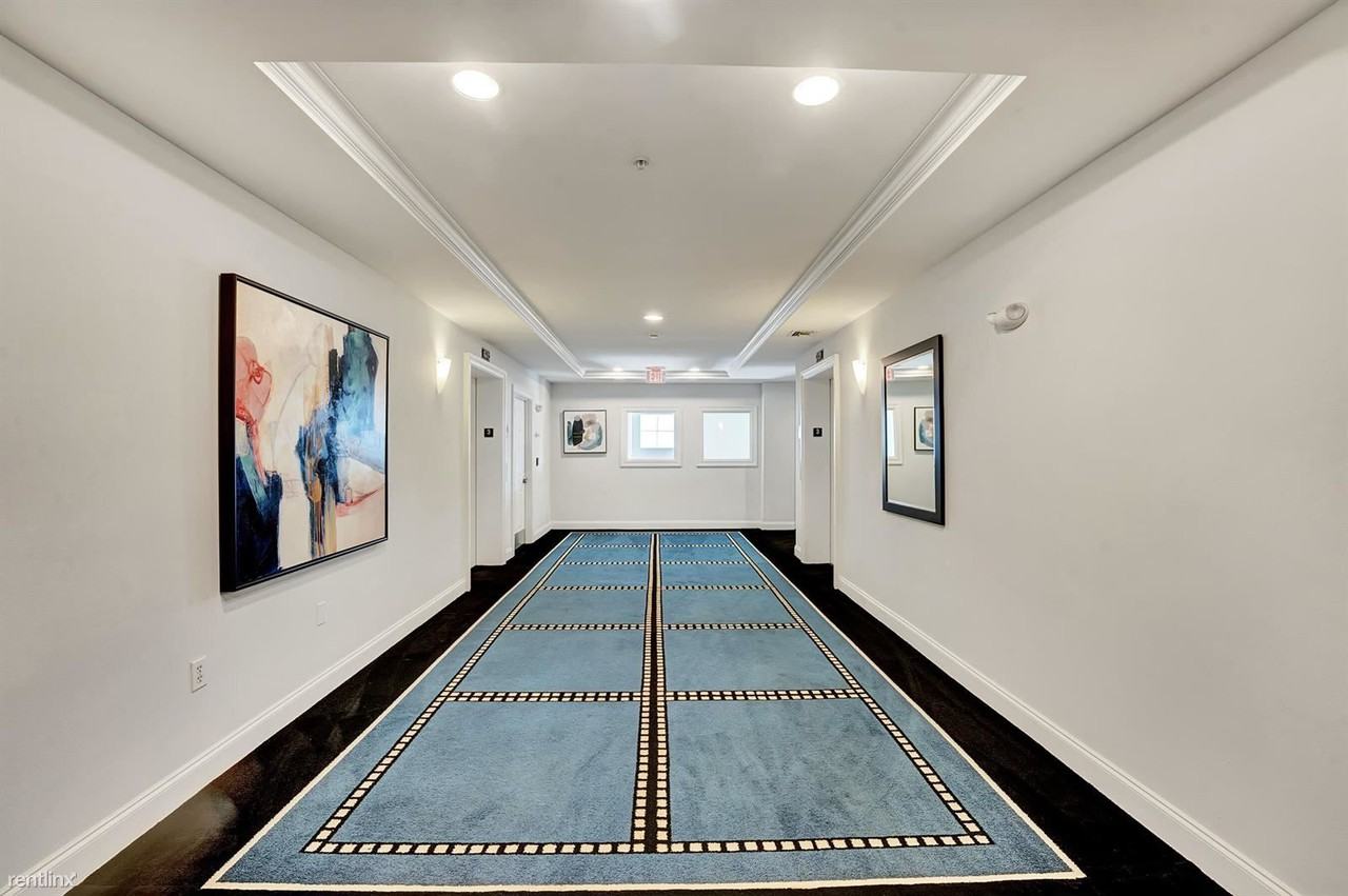 250 NE 3rd Ave - Photo 2 of 10