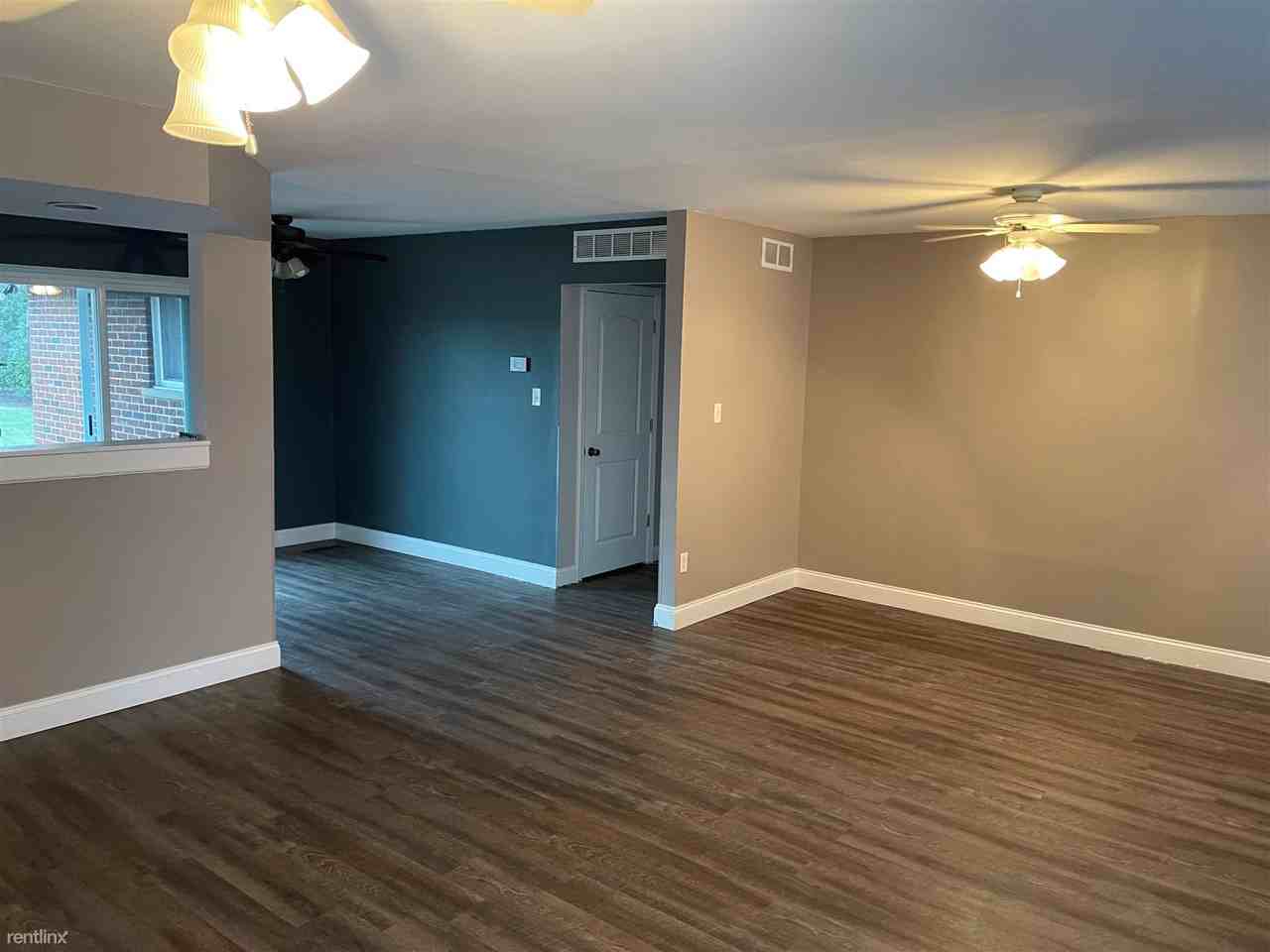 45303 Abington Cir - Photo 2 of 9