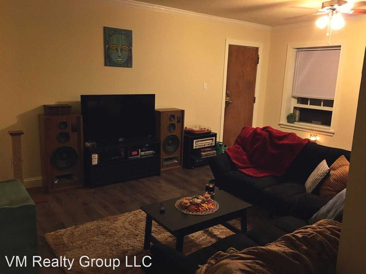 634 Walnut Ave - Photo 2 of 3