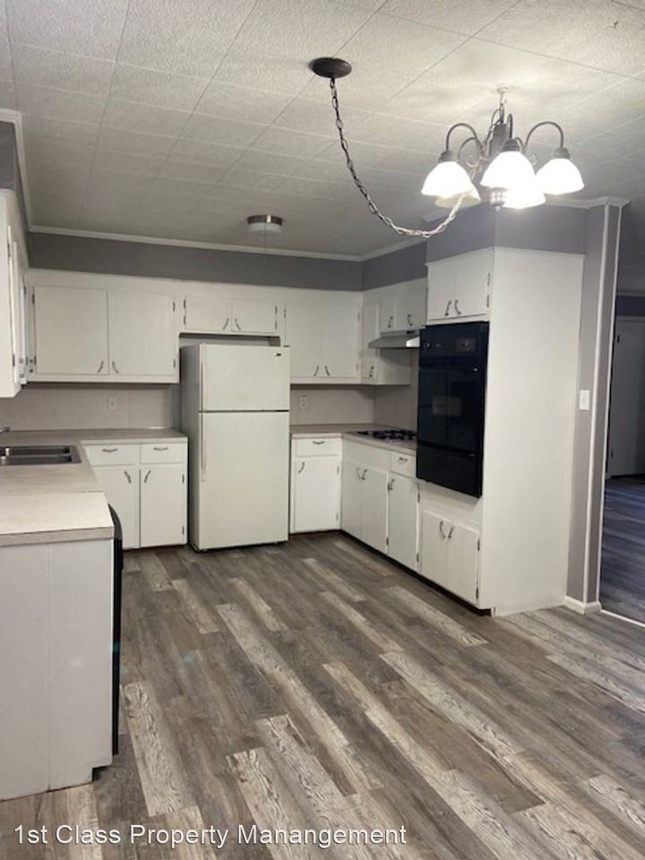 1719 Thomas St - Photo 2 of 8