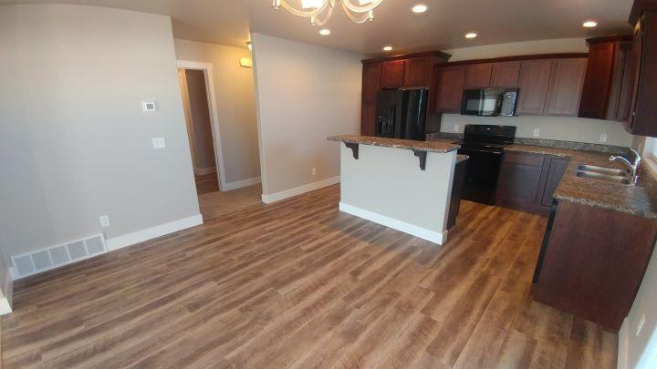 2314 Acacia Cir - Photo 3 of 6