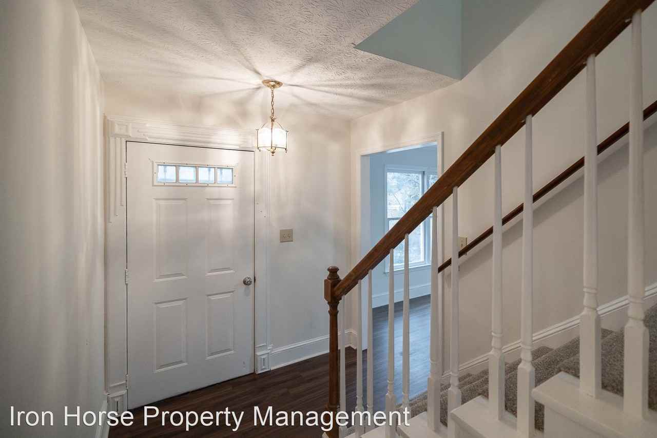 110 Breckenridge Ln - Photo 2 of 30