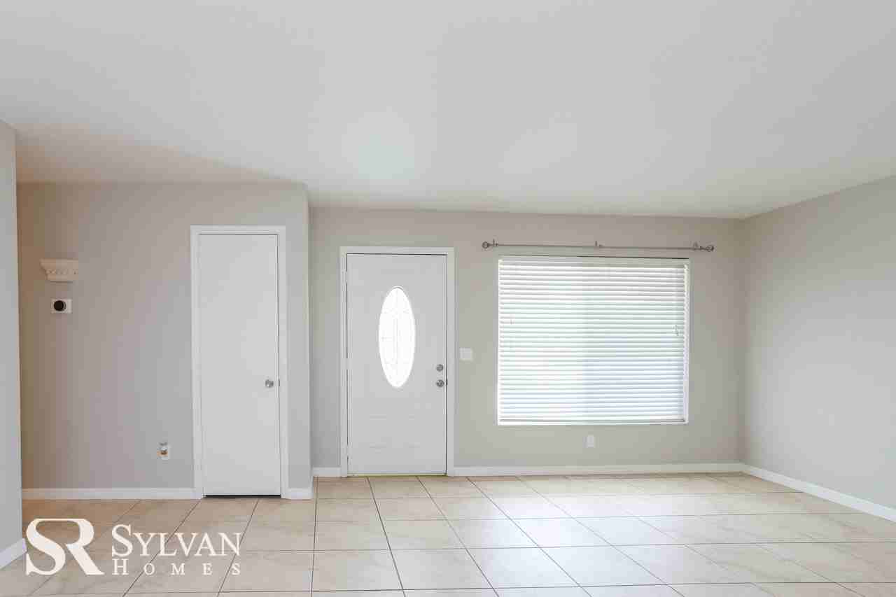 1628 Arizona Ave Ne - Photo 2 of 13