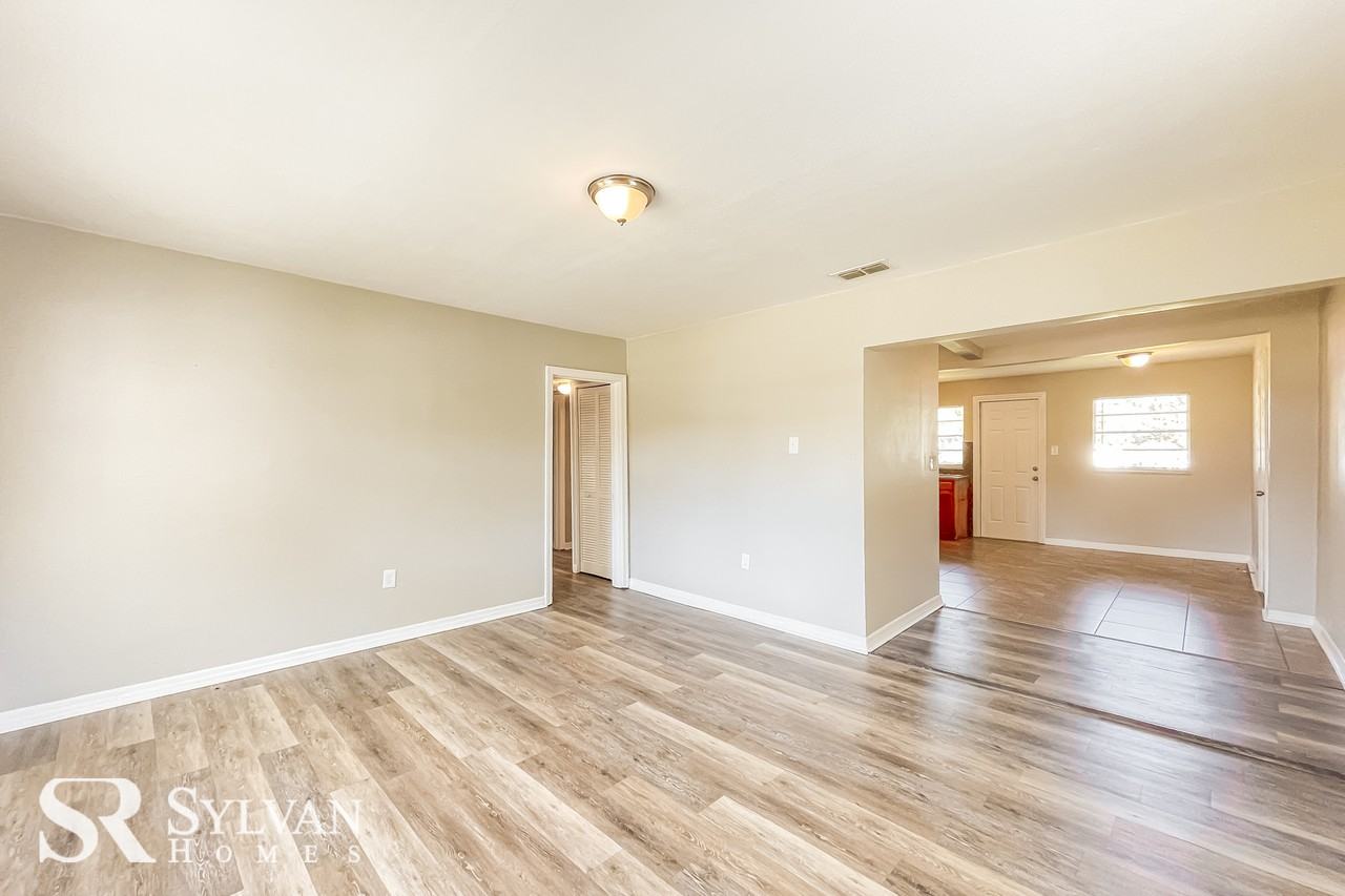 2107 W Ferris Ave - Photo 3 of 15
