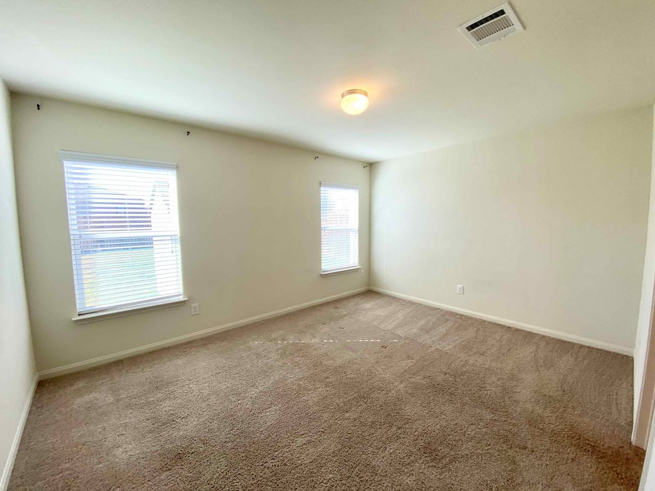 104 Millers Loop - Photo 3 of 16
