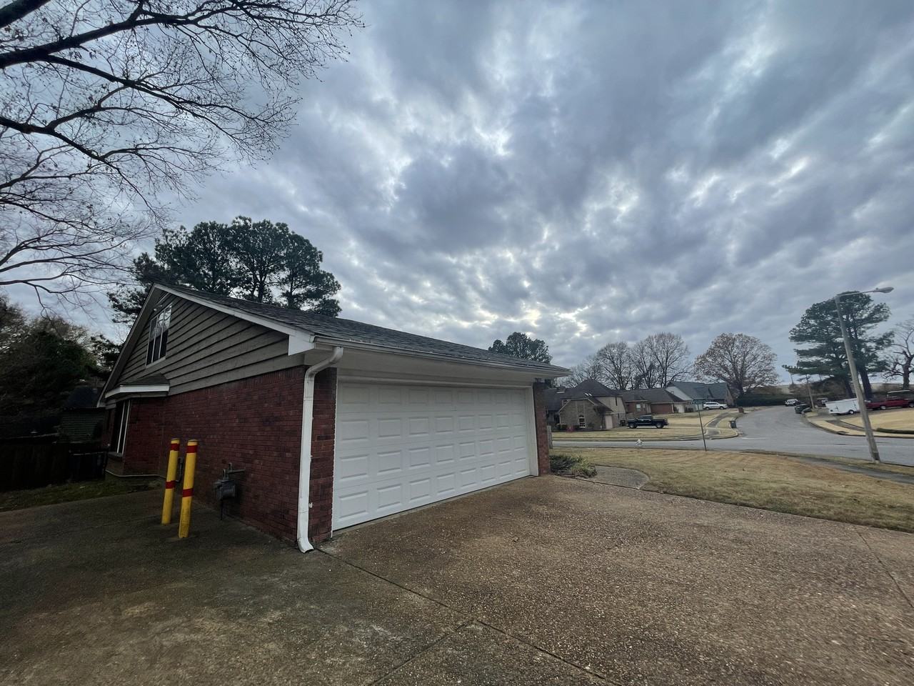 7857 Winoak Ln - Photo 3 of 34