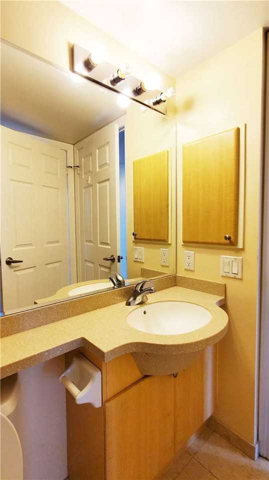 763 Bay St - Photo 3 of 12