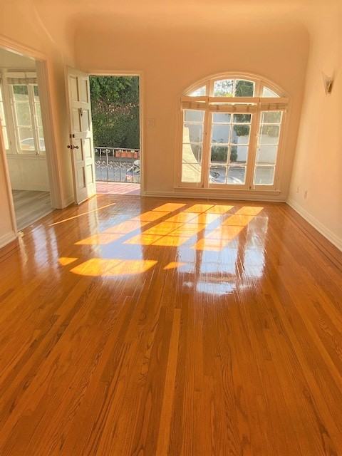 6501 Waring Avenue - Photo 3 of 8