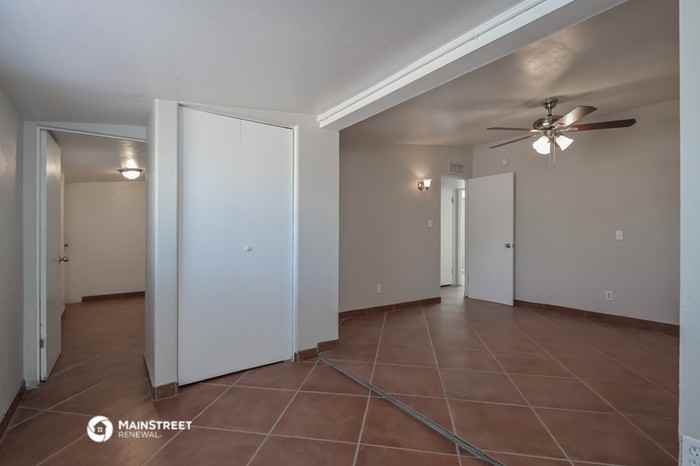 1217 E Illinois St - Photo 3 of 16