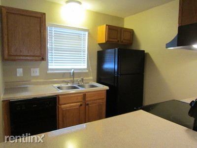 The Crescent at Lakeshore - Photo 2 of 8