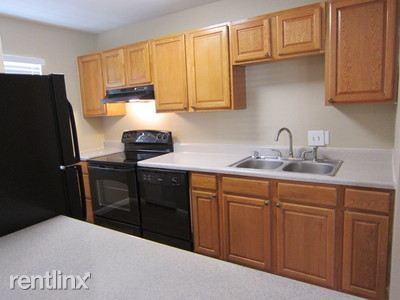 The Crescent at Lakeshore - Photo 3 of 8
