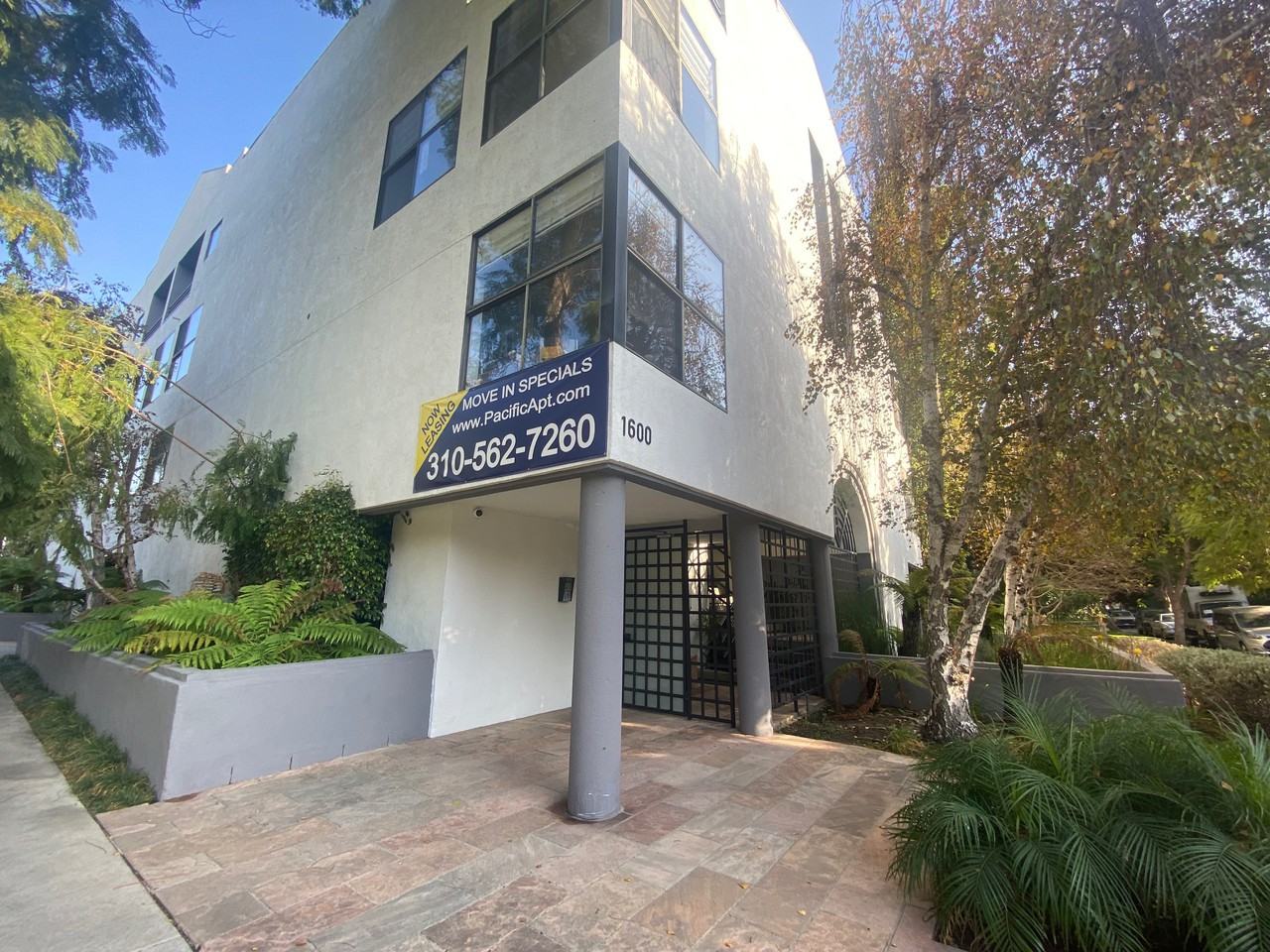 1600 Camden - Photo 3 of 4