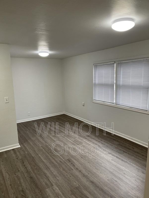 303 1/2 Canby Ave - Photo 2 of 7